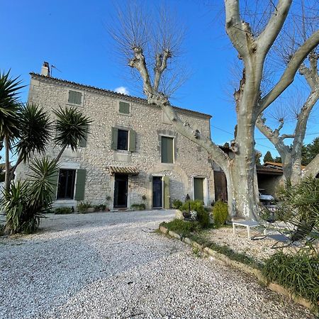 Gite Mas Provencal Tarascon Bagian luar foto